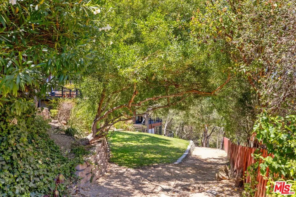 19805 Valley View Drive Topanga, CA 90290