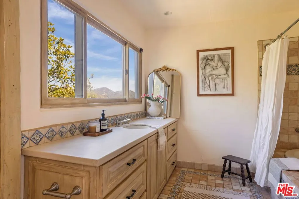 19805 Valley View Drive Topanga, CA 90290