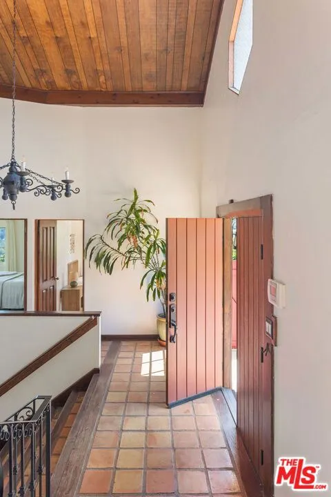 19805 Valley View Drive Topanga, CA 90290