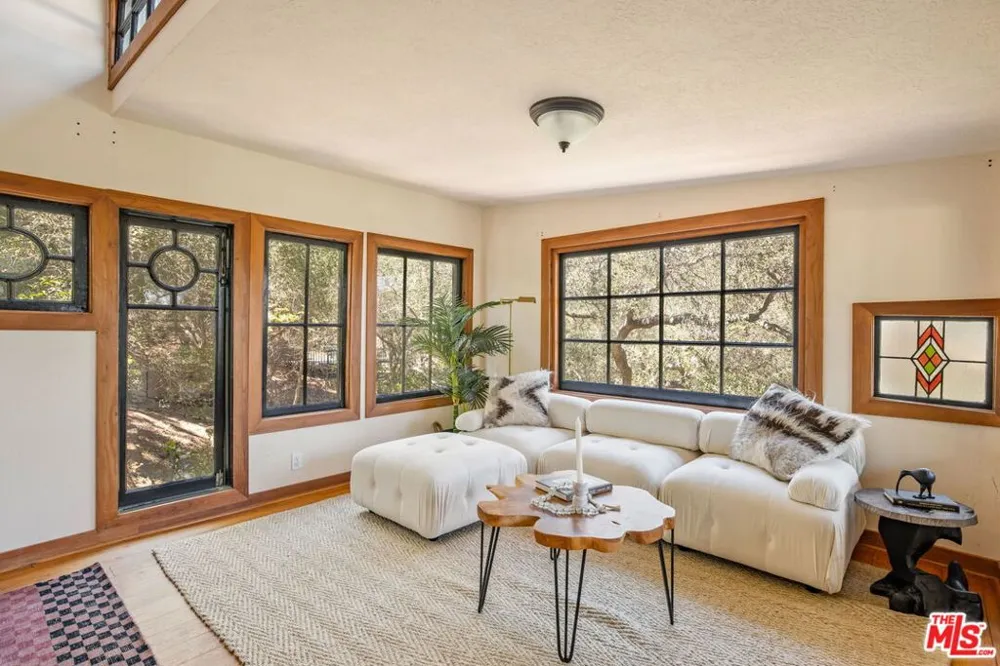 19805 Valley View Drive Topanga, CA 90290