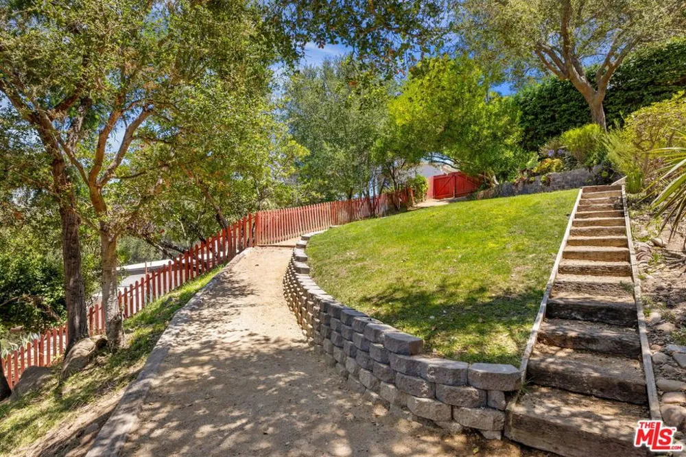 19805 Valley View Drive Topanga, CA 90290