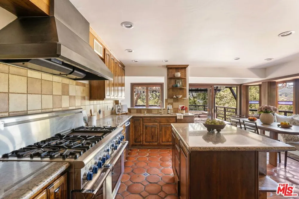 19805 Valley View Drive Topanga, CA 90290