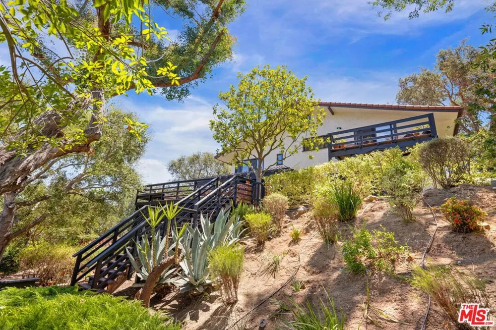 19805 Valley View Drive Topanga, CA 90290