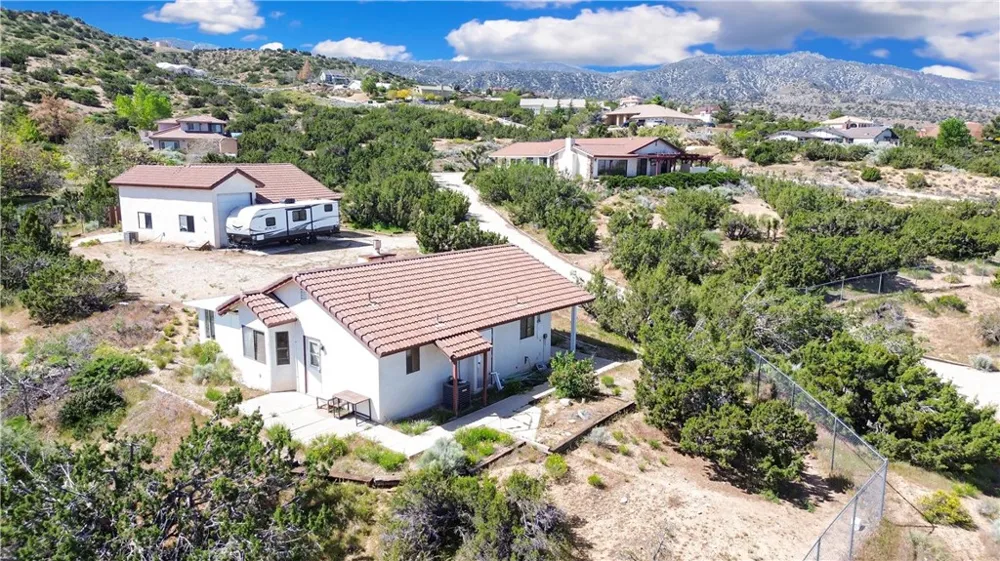 2929 Snow Line Drive Pinon Hills, CA 92372
