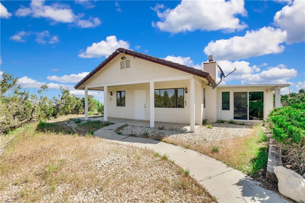 2929 Snow Line Drive Pinon Hills, CA 92372