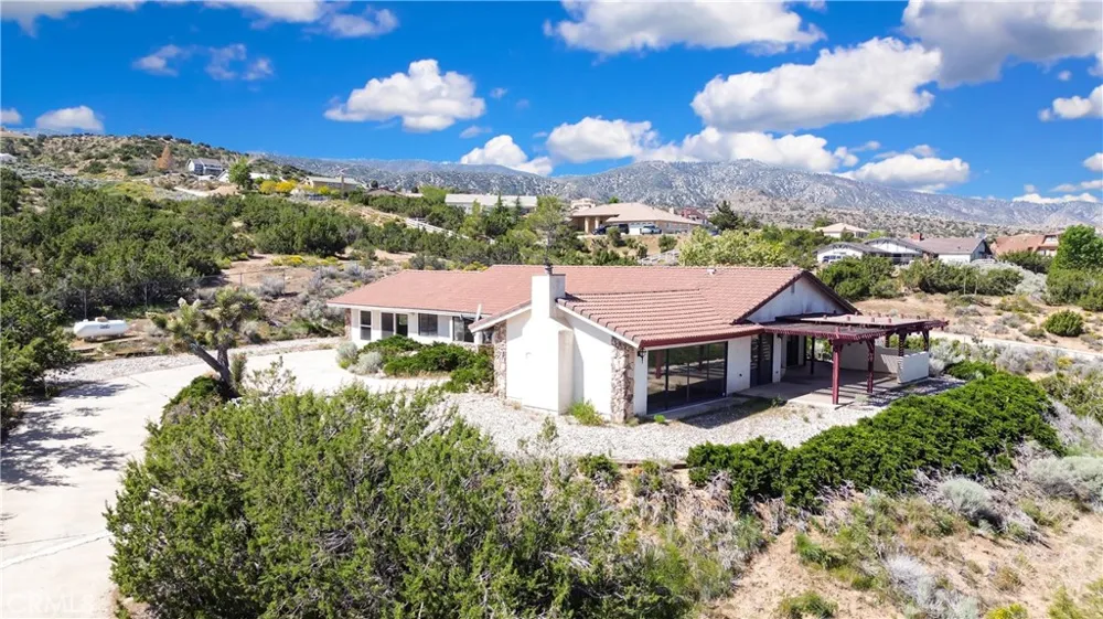 2929 Snow Line Drive Pinon Hills, CA 92372
