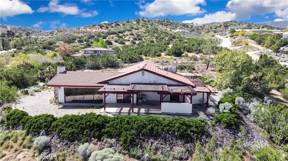 2929 Snow Line Drive Pinon Hills, CA 92372