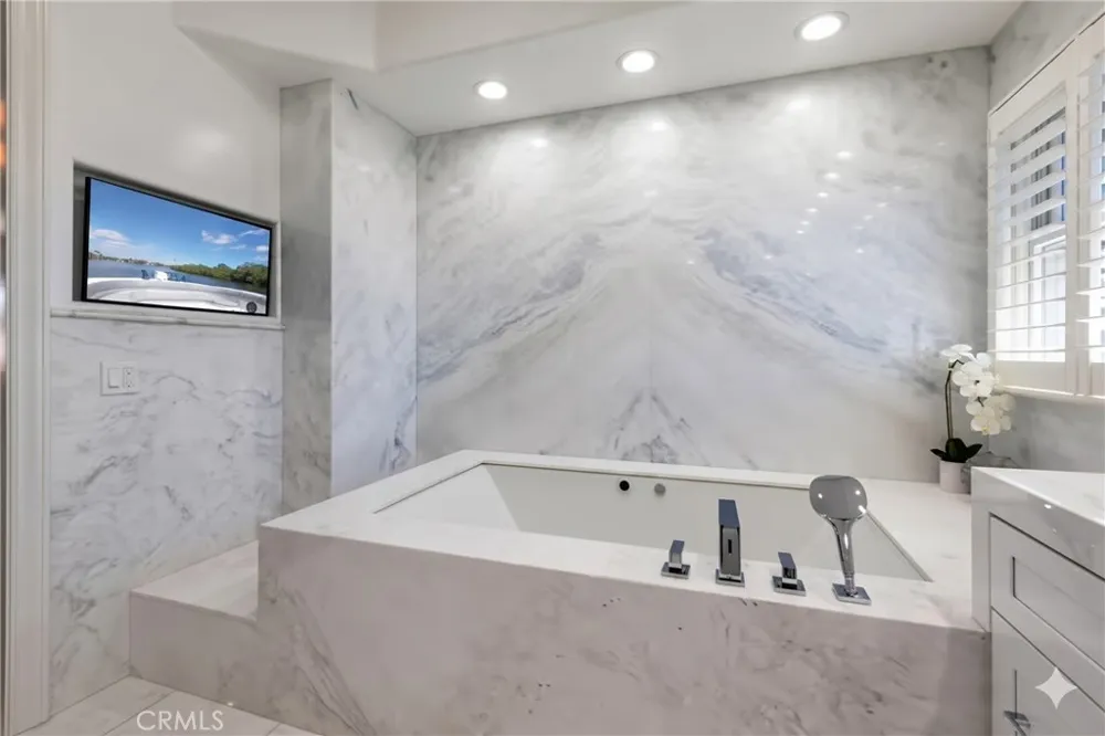 2401 Clay Newport Beach, CA 92663