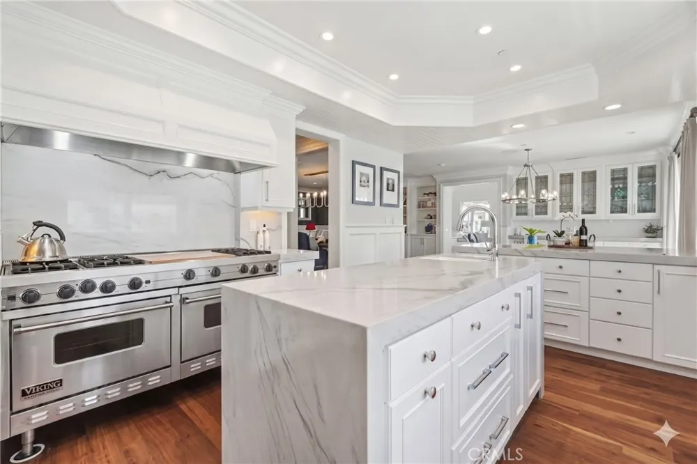 2401 Clay Newport Beach, CA 92663