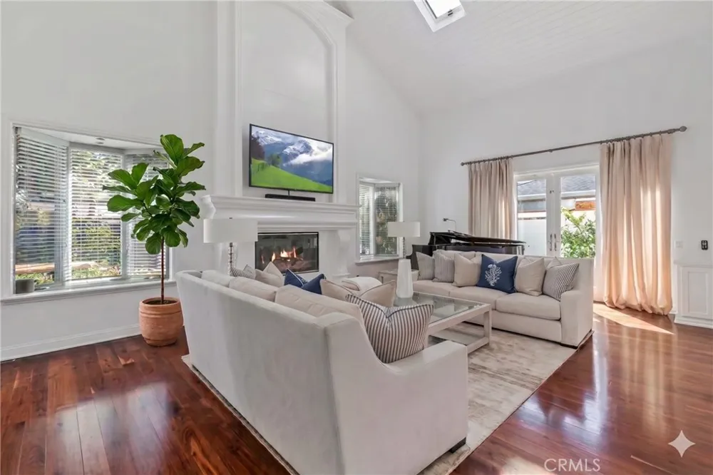 2401 Clay Newport Beach, CA 92663