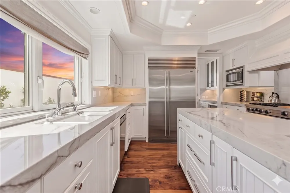 2401 Clay Newport Beach, CA 92663