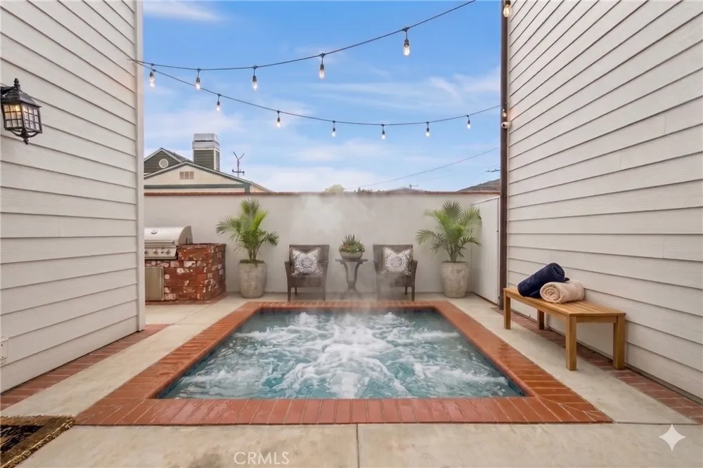 2401 Clay Newport Beach, CA 92663
