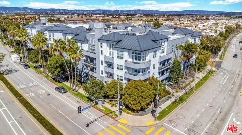 7100 Playa Vista Drive #123