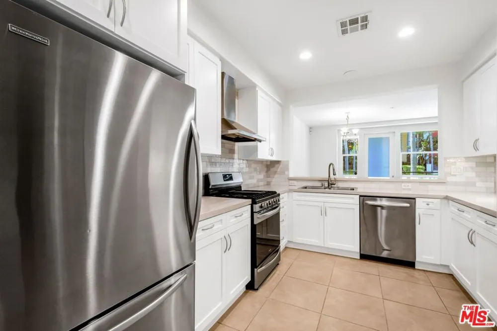 7100 Playa Vista Drive #123 Playa Vista, CA 90094