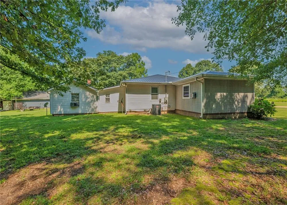 1803 Bowman Highway NW Dewy Rose, GA 30634