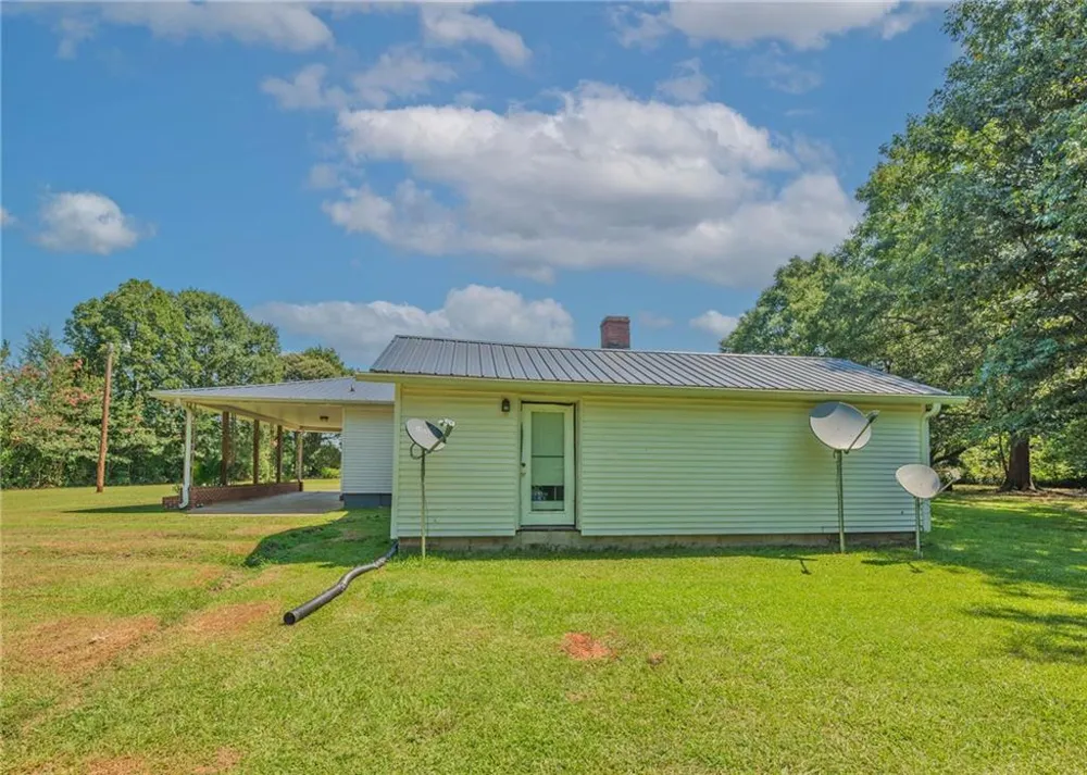 1803 Bowman Highway NW Dewy Rose, GA 30634