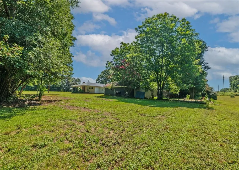 1803 Bowman Highway NW Dewy Rose, GA 30634