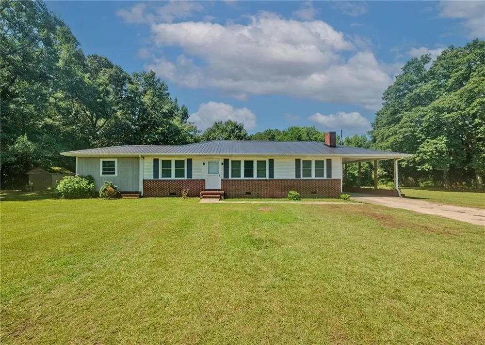 1803 Bowman Highway NW Dewy Rose, GA 30634