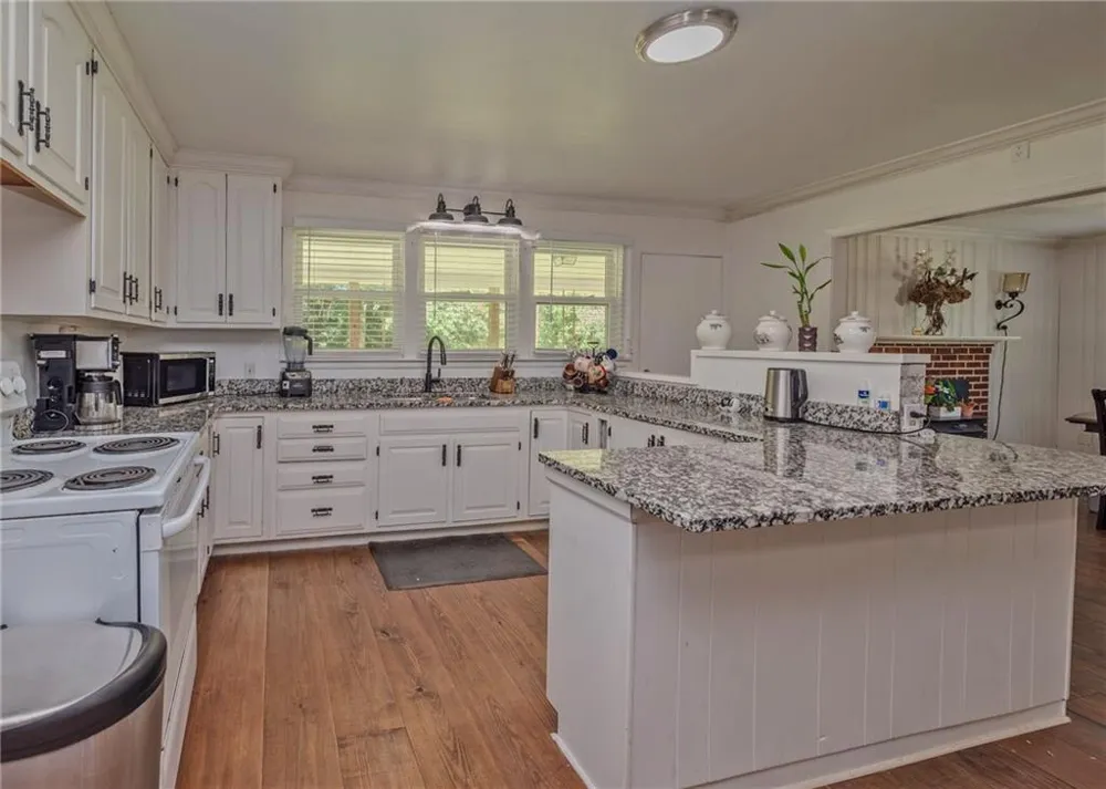 1803 Bowman Highway NW Dewy Rose, GA 30634
