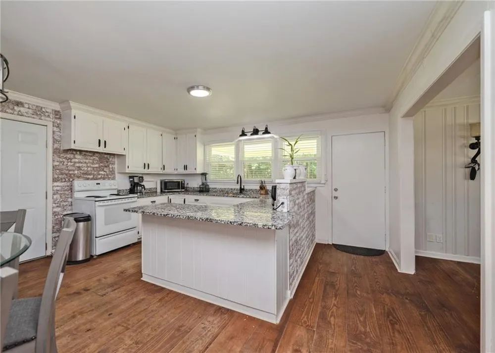 1803 Bowman Highway NW Dewy Rose, GA 30634