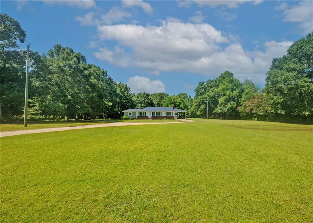 1803 Bowman Highway NW Dewy Rose, GA 30634