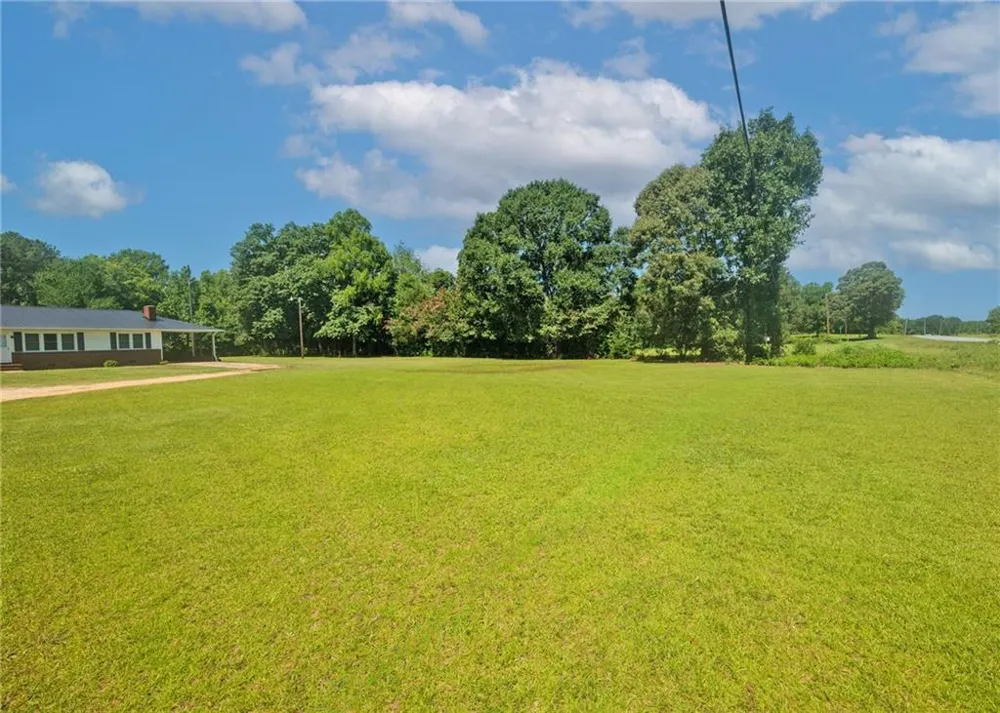 1803 Bowman Highway NW Dewy Rose, GA 30634