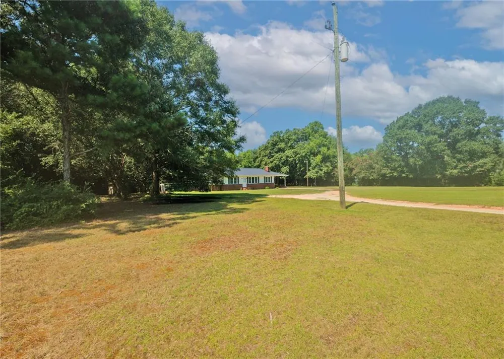 1803 Bowman Highway NW Dewy Rose, GA 30634