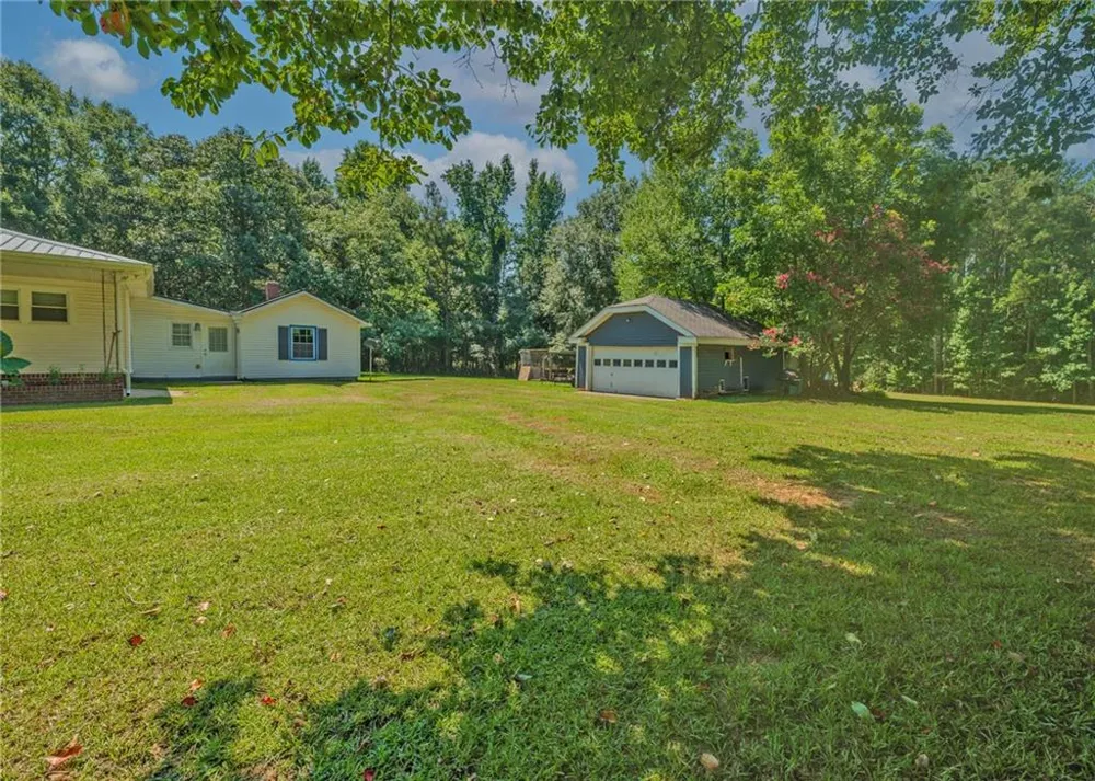 1803 Bowman Highway NW Dewy Rose, GA 30634