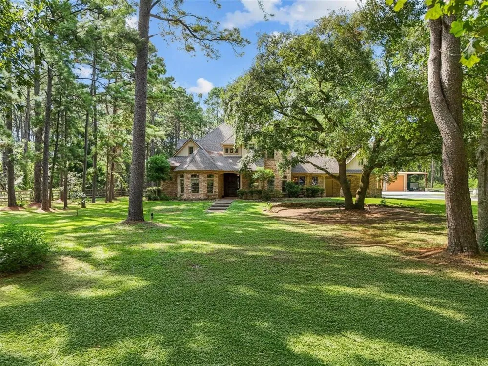 7306 Live Oak Circle Alvin, TX 77511