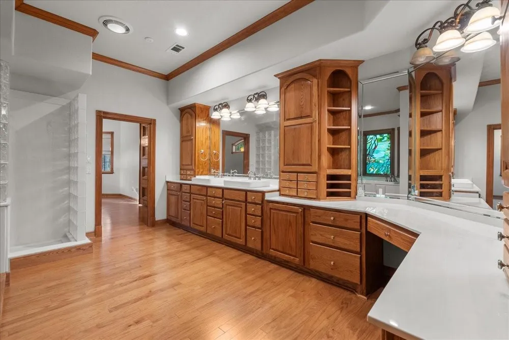 7306 Live Oak Circle Alvin, TX 77511