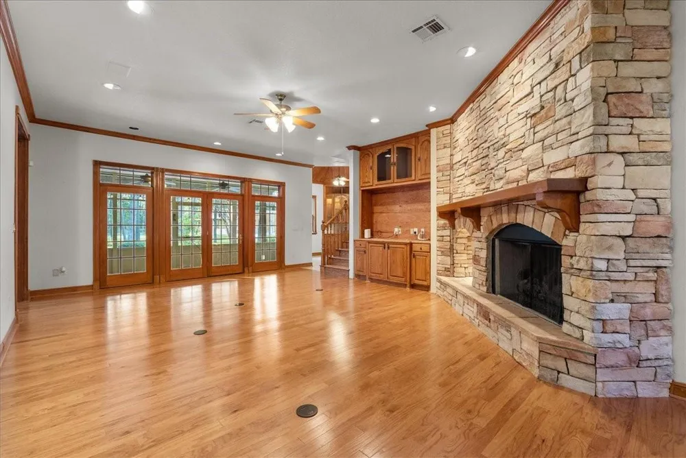 7306 Live Oak Circle Alvin, TX 77511
