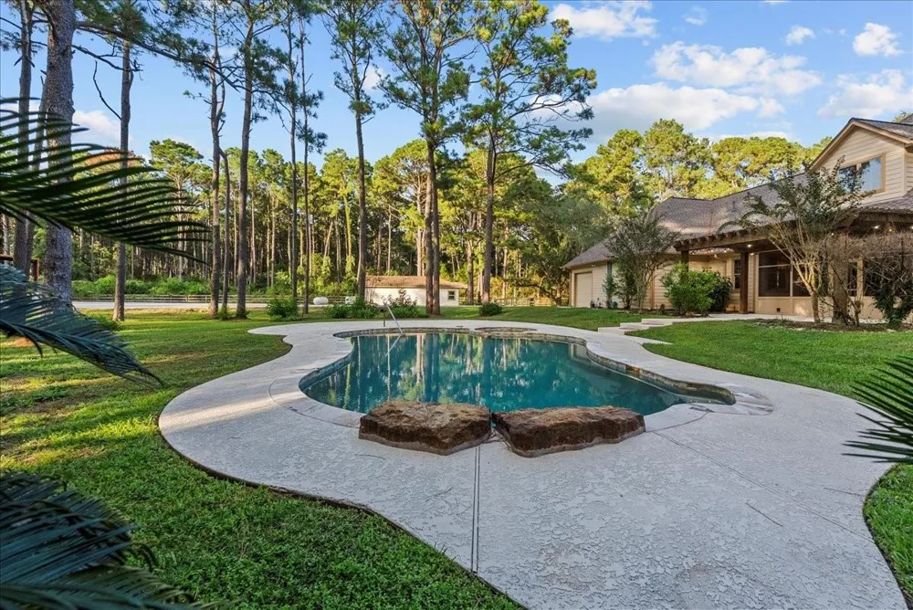 7306 Live Oak Circle Alvin, TX 77511