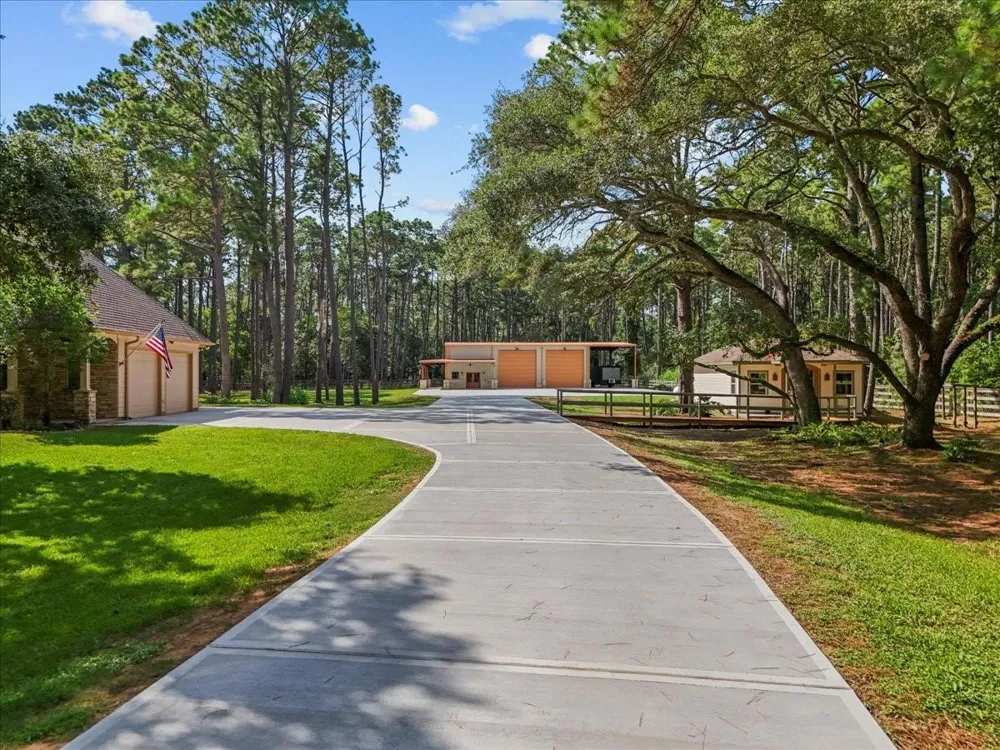 7306 Live Oak Circle Alvin, TX 77511