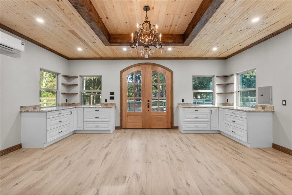 7306 Live Oak Circle Alvin, TX 77511