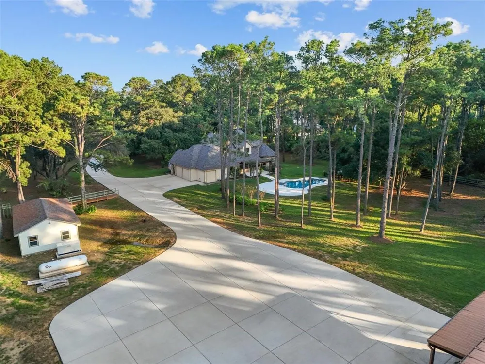 7306 Live Oak Circle Alvin, TX 77511