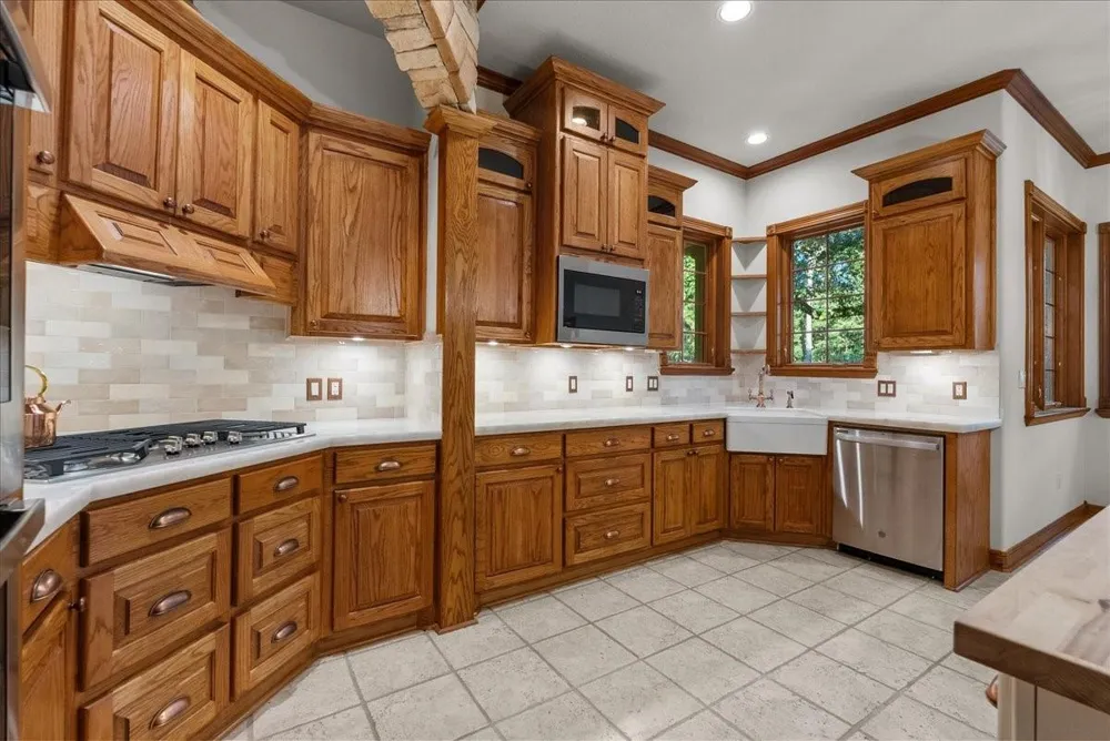 7306 Live Oak Circle Alvin, TX 77511
