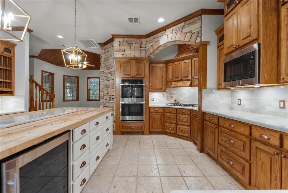 7306 Live Oak Circle Alvin, TX 77511
