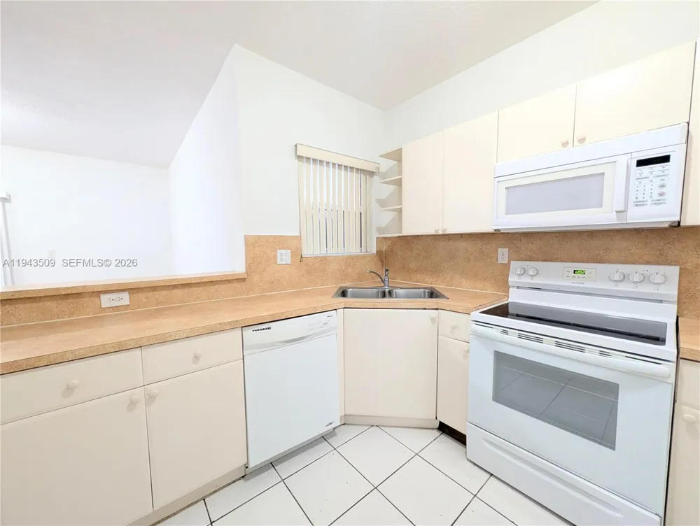 825 SW 6th Pl Florida City, FL 33034