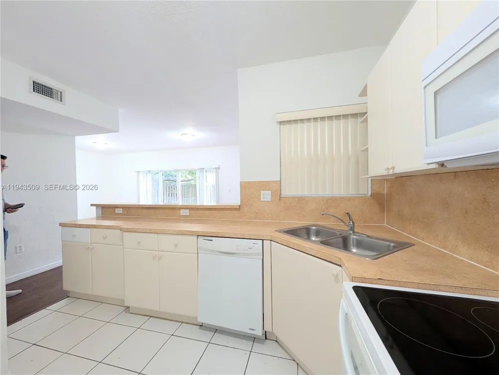 825 SW 6th Pl Florida City, FL 33034