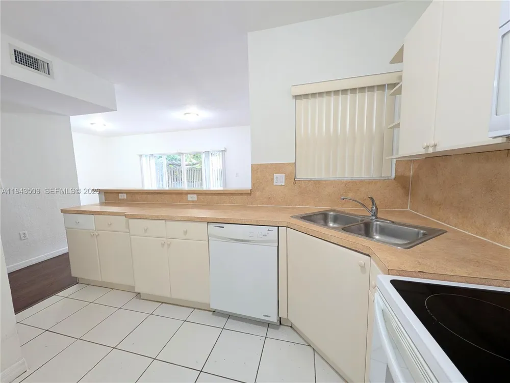 825 SW 6th Pl Florida City, FL 33034
