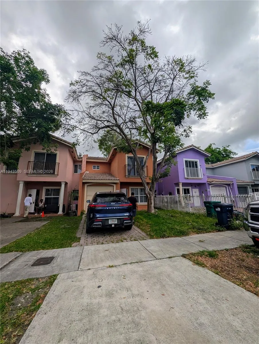 825 SW 6th Pl Florida City, FL 33034