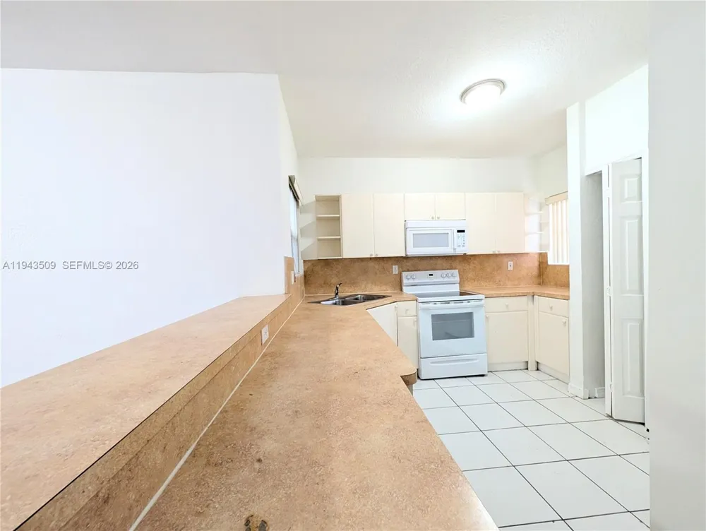 825 SW 6th Pl Florida City, FL 33034