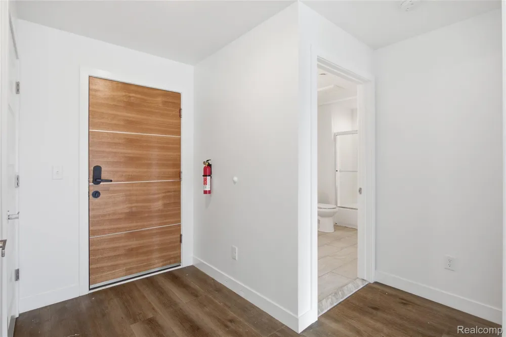 166 Oak St. Street #304 Wyandotte City, MI 48192