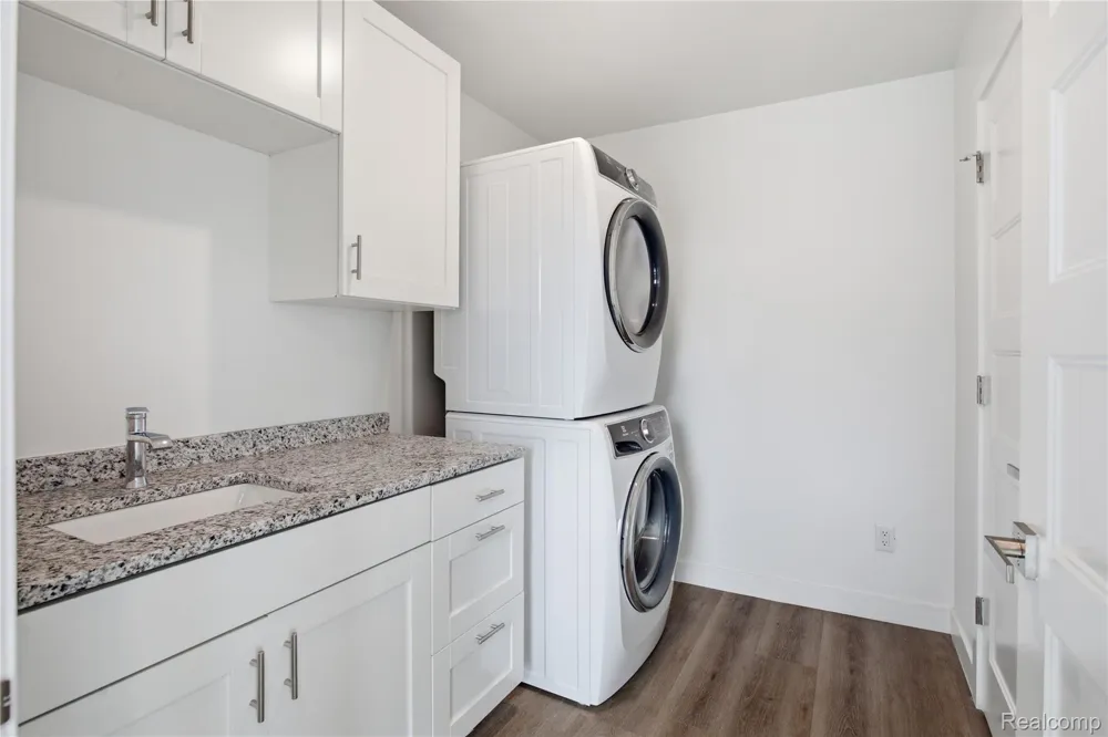 166 Oak St. Street #304 Wyandotte City, MI 48192
