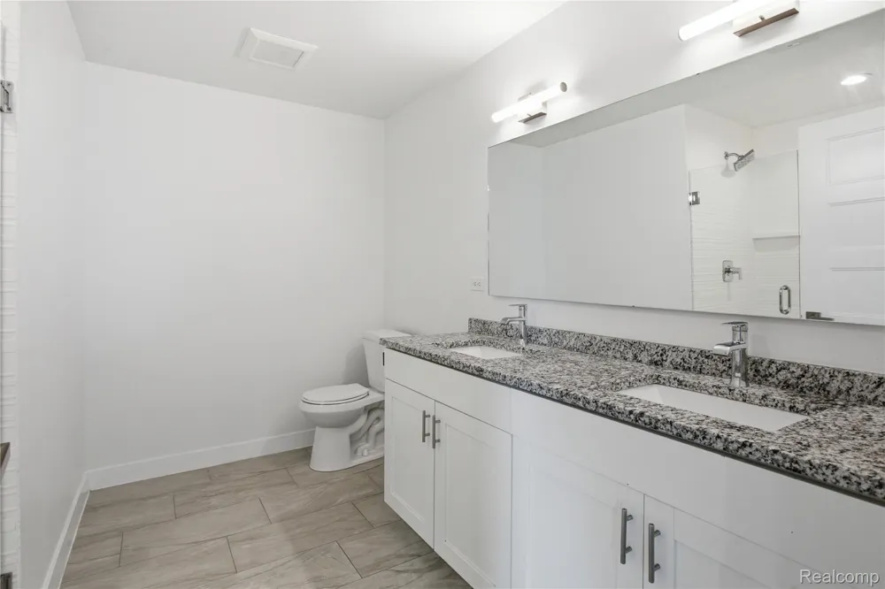 166 Oak St. Street #304 Wyandotte City, MI 48192