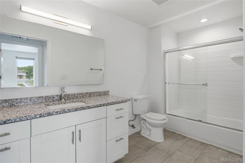 166 Oak St. Street #304 Wyandotte City, MI 48192