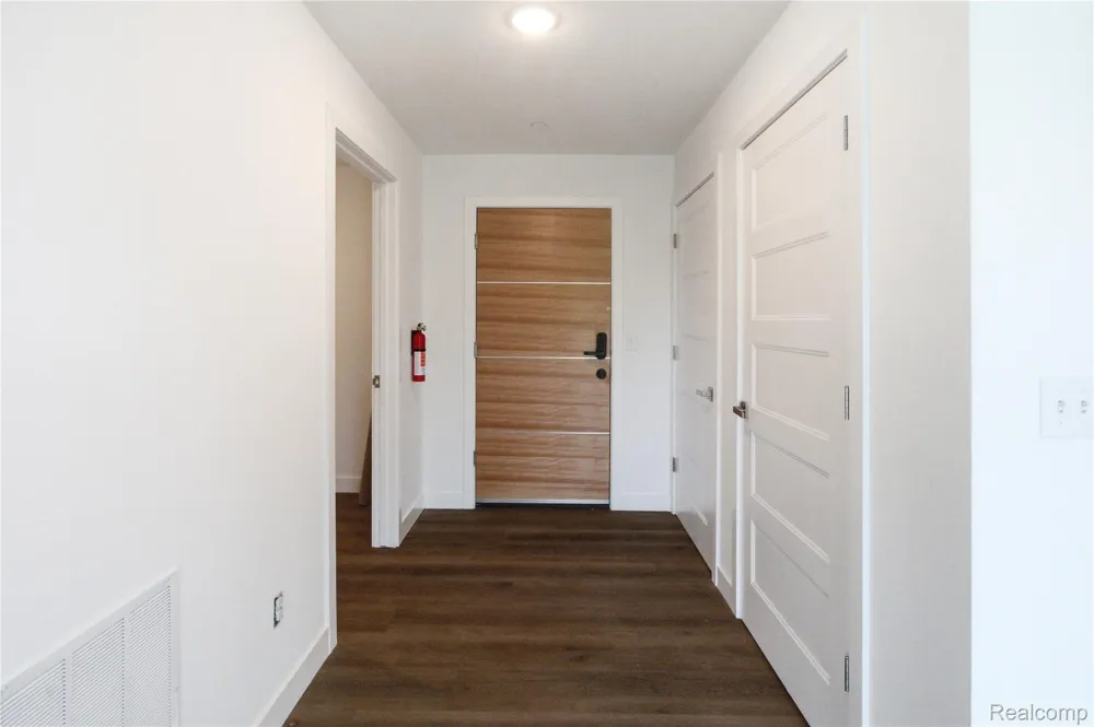 166 Oak St. Street #304 Wyandotte City, MI 48192