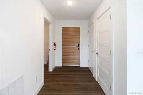 166 Oak St. Street #304