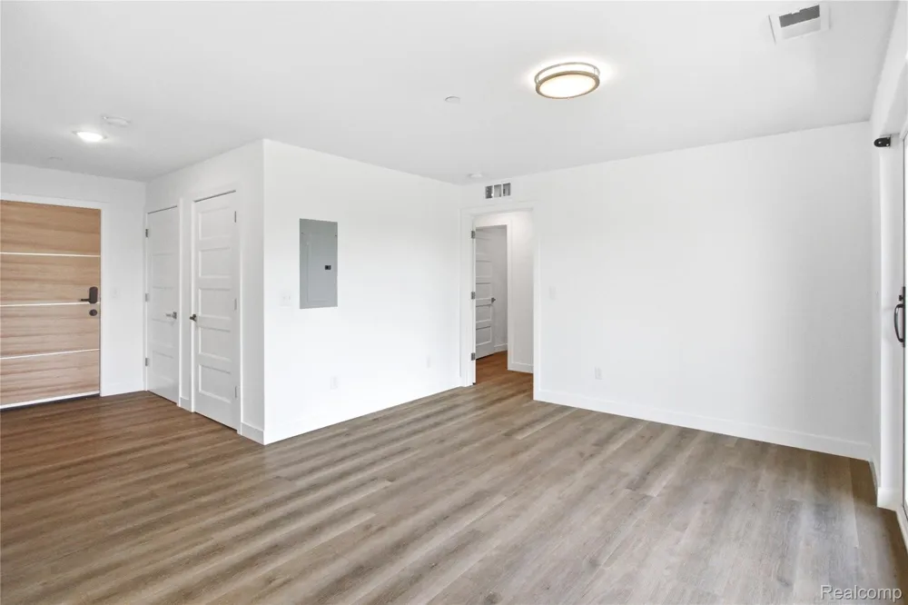166 Oak St. Street #304 Wyandotte City, MI 48192