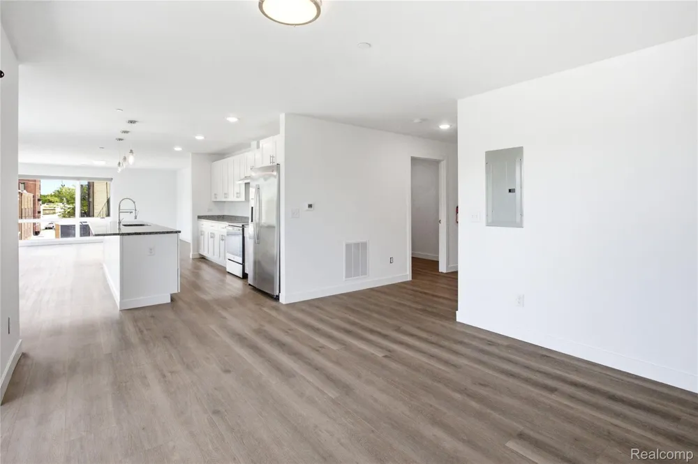 166 Oak St. Street #304 Wyandotte City, MI 48192